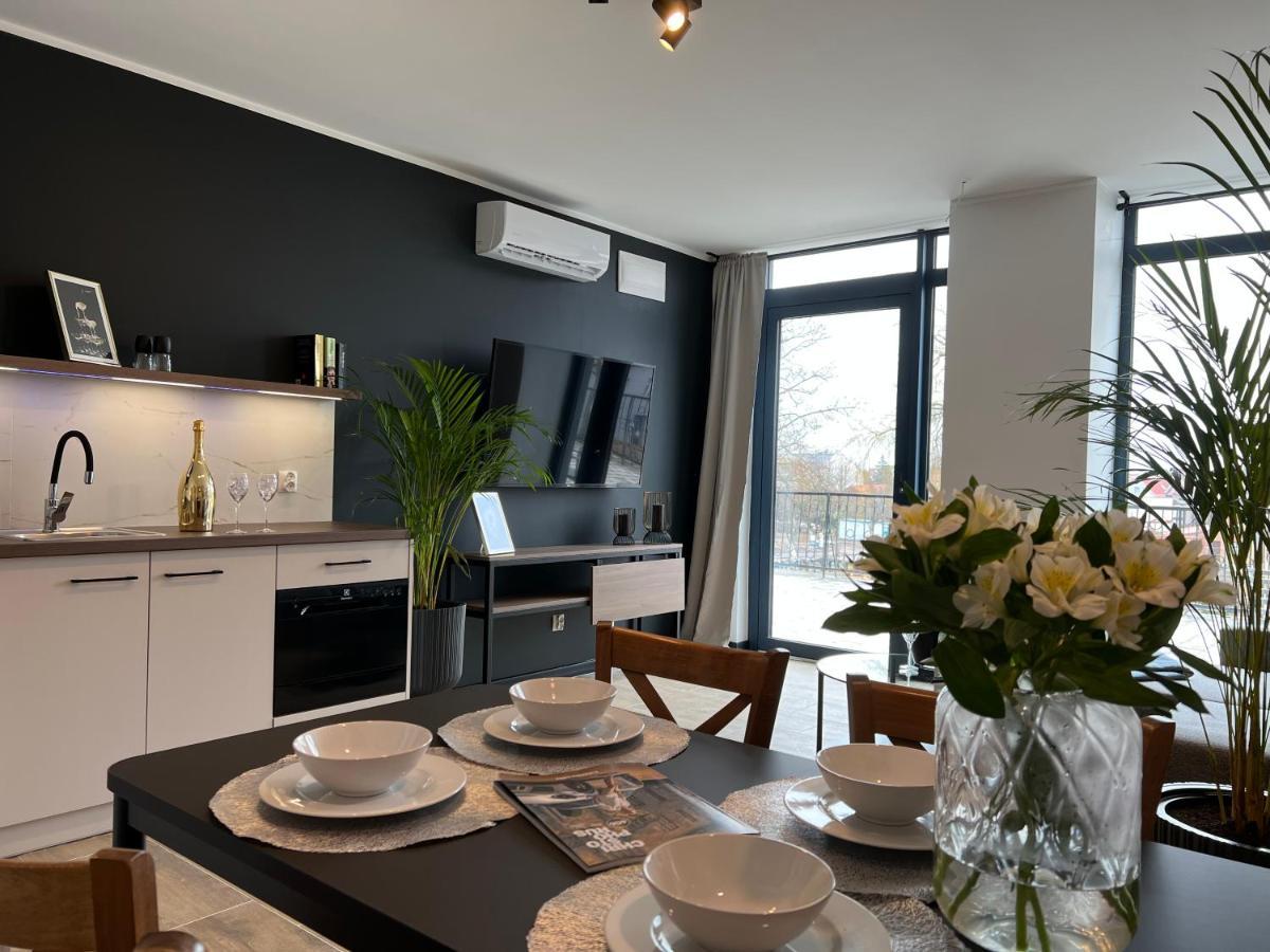 Party Avangarde Apartments City Center Leba Bagian luar foto
