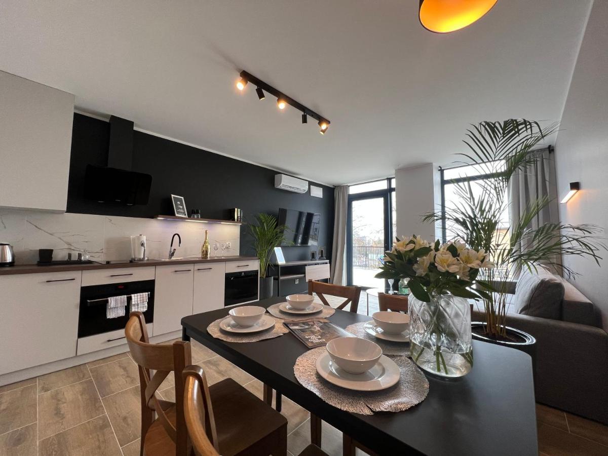 Party Avangarde Apartments City Center Leba Bagian luar foto