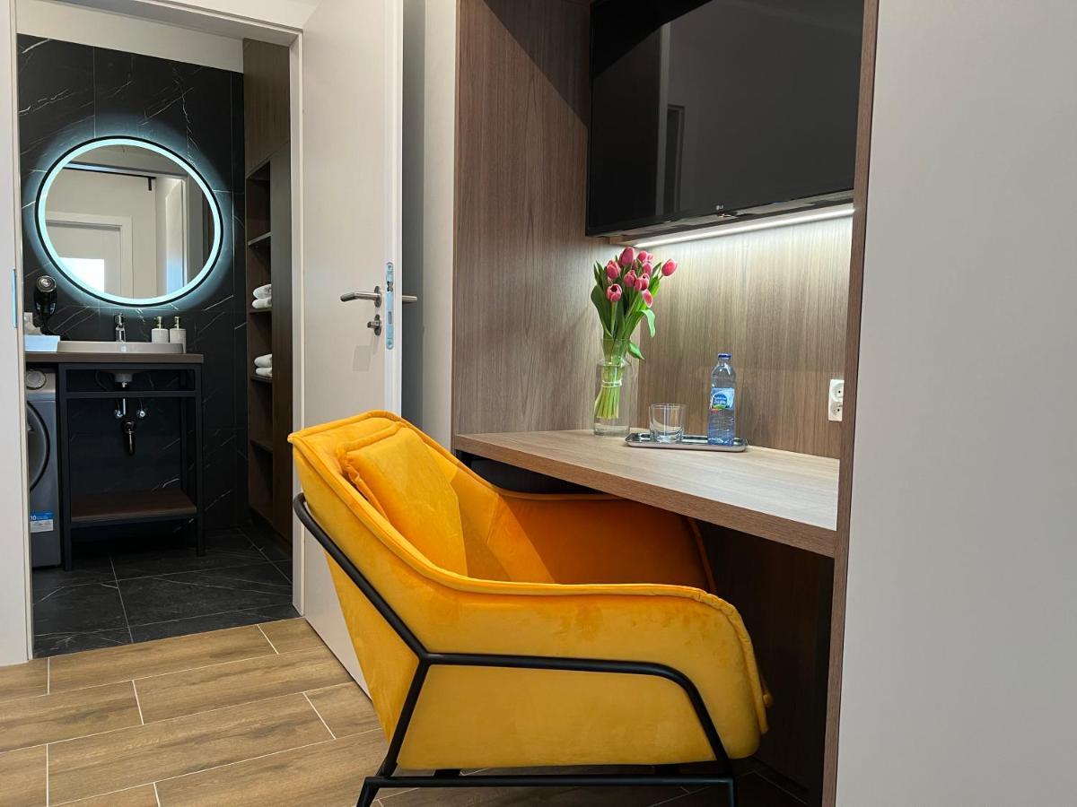 Party Avangarde Apartments City Center Leba Bagian luar foto