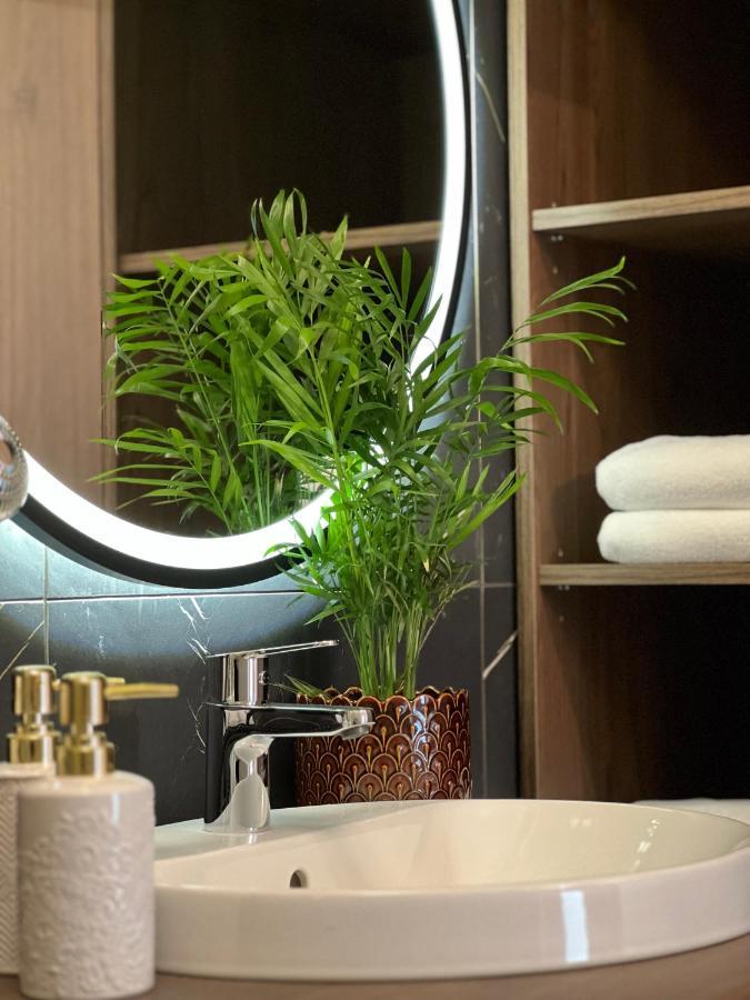 Party Avangarde Apartments City Center Leba Bagian luar foto