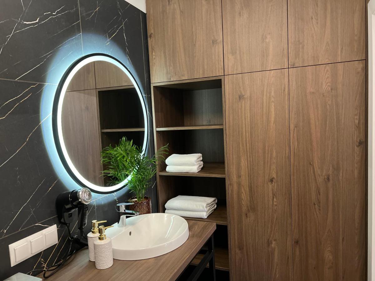 Party Avangarde Apartments City Center Leba Bagian luar foto