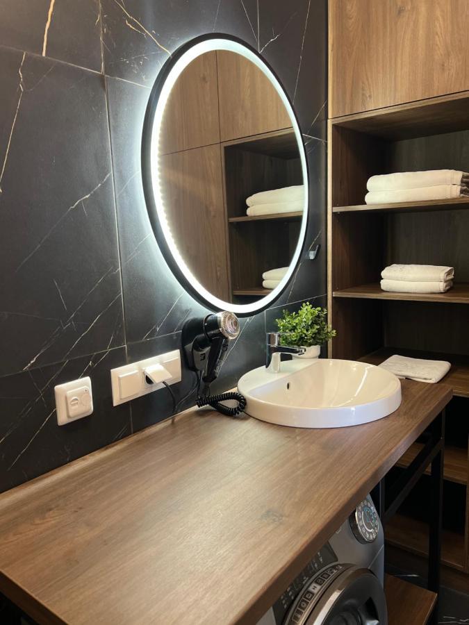 Party Avangarde Apartments City Center Leba Bagian luar foto