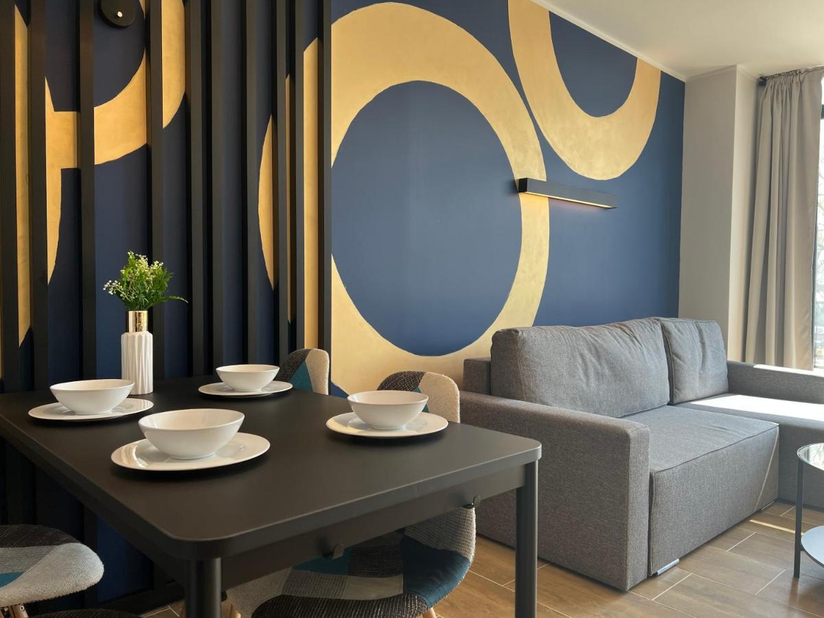 Party Avangarde Apartments City Center Leba Bagian luar foto