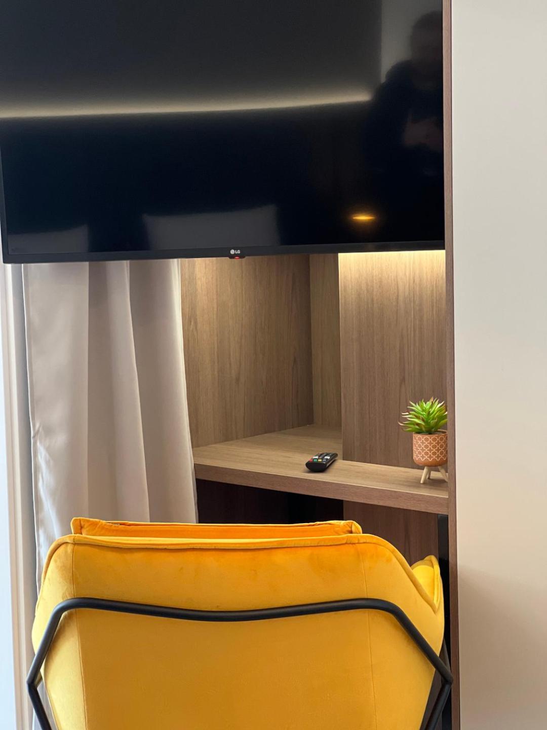 Party Avangarde Apartments City Center Leba Bagian luar foto